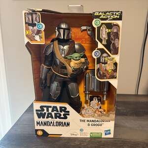 Star Wars Galactic Action The Mandalorian & Grogu 12-Inch-Scale Action Figures
